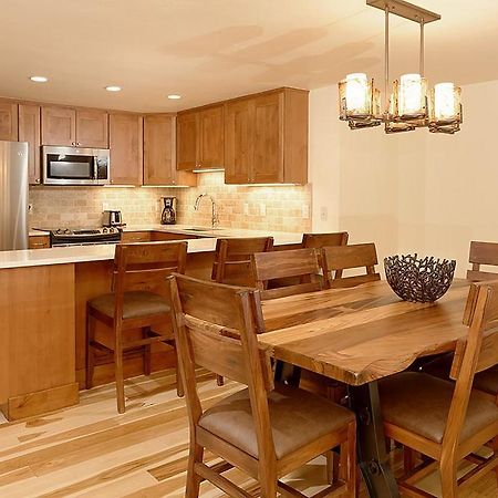 700 Monarch 205, Deluxe Condo With Private Deck & Mountain Views Located 1 Block To Ski Lift Aspen Buitenkant foto