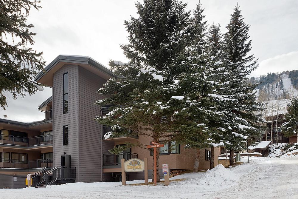 700 Monarch 205, Deluxe Condo With Private Deck & Mountain Views Located 1 Block To Ski Lift Aspen Buitenkant foto