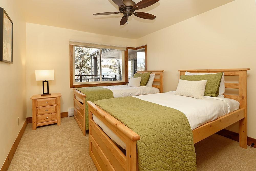 700 Monarch 205, Deluxe Condo With Private Deck & Mountain Views Located 1 Block To Ski Lift Aspen Buitenkant foto