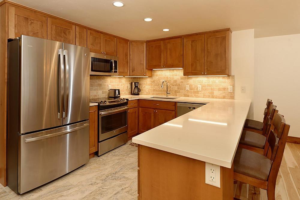 700 Monarch 205, Deluxe Condo With Private Deck & Mountain Views Located 1 Block To Ski Lift Aspen Buitenkant foto