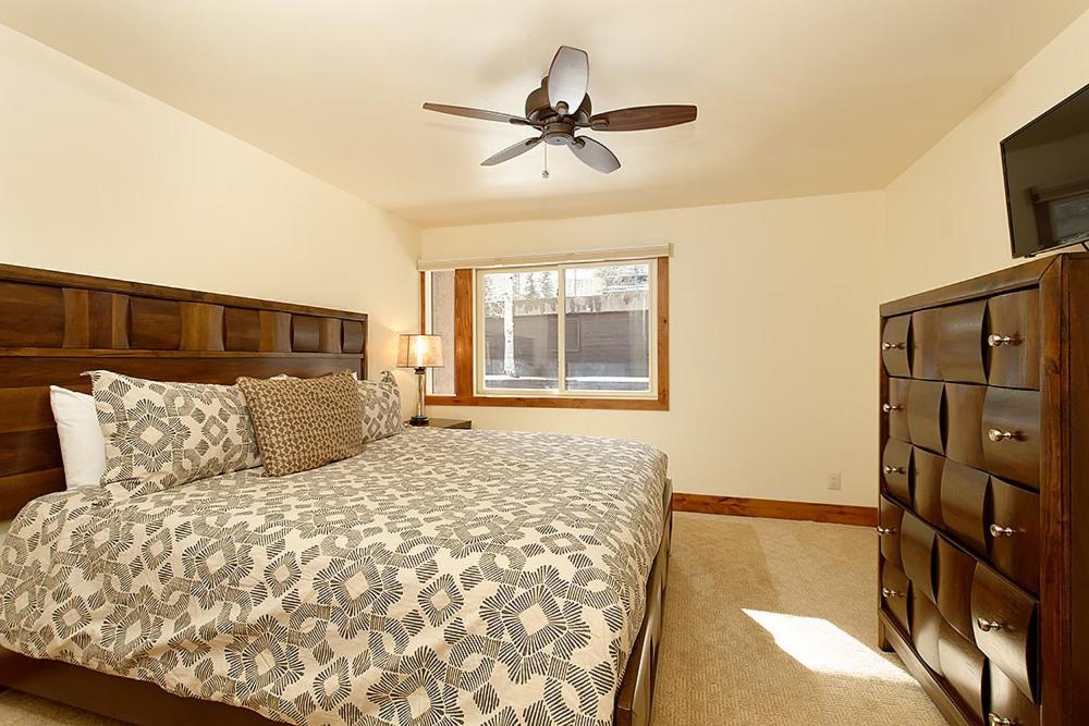 700 Monarch 205, Deluxe Condo With Private Deck & Mountain Views Located 1 Block To Ski Lift Aspen Buitenkant foto