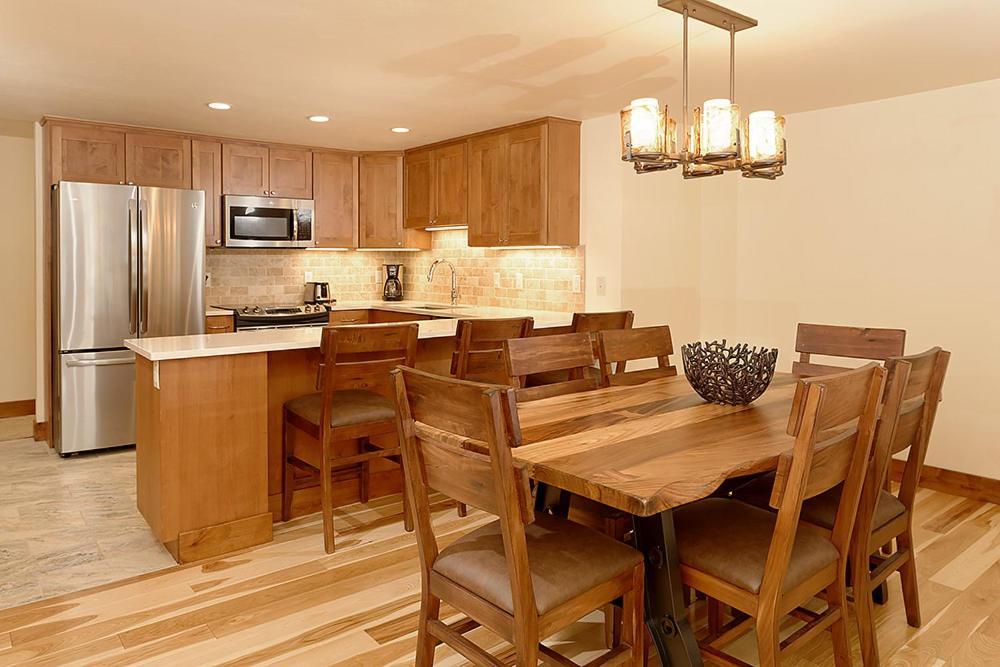700 Monarch 205, Deluxe Condo With Private Deck & Mountain Views Located 1 Block To Ski Lift Aspen Buitenkant foto